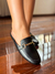 MULE NAPA LISA COM DETALHE EM METAL