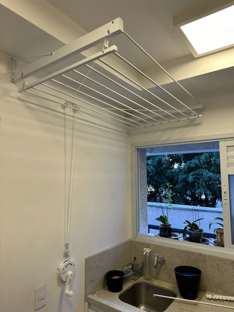 VARAL TRADICIONAL PARA PAREDE 8 VARETAS- VARAL LEVE - comprar online