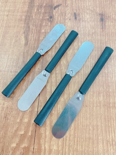 Kit com quatro Espátulas Pretas