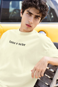Camiseta Oversized "Fome e Sede” - comprar online