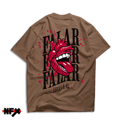 Camiseta Oversized "A boca fala do que o coração está cheio.” na internet