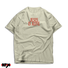 Camiseta Oversized "Jesus is Alive” na internet
