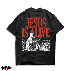 Camiseta Oversized "Jesus is Alive” - comprar online