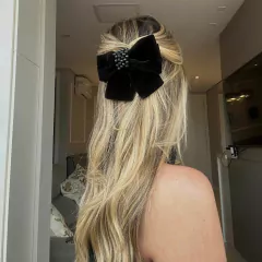 Laço Tulipa Veludo Preto Bordado Pedras