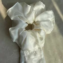 Elástico Scrunchie Lírio Caidinho Branco Estampa Bolas na internet