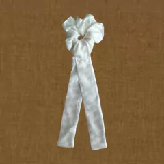 Elástico Scrunchie Lírio Caidinho Branco Estampa Bolas