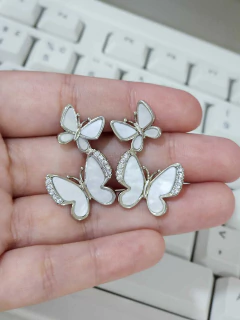Brinco borboleta madrepérola branco - comprar online