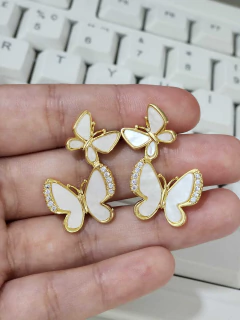 Brinco borboleta madrepérola - comprar online