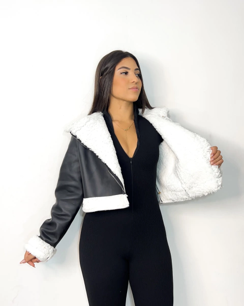 jaqueta couro fake peluciada