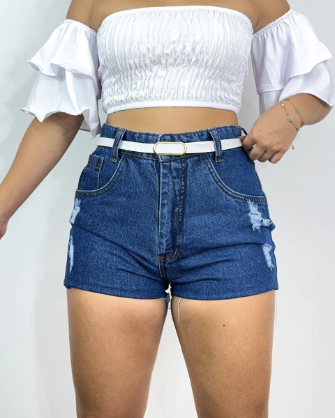 Short jeans escuro cinto branco