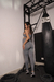 Legging Isa Fitness com cós alto na internet