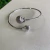 PULSEIRA DE ARO FLEXÍVEL COM 2 CONCHAS NAS PONTAS FOLHEADO EM RÓDIO