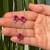CONJUNTO COLAR E BRINCO PEDRA PINK FOLHEADO EM RODIO