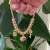 PULSEIRA DE BOLINHA COM PINGENTES CHAVE, CADEADO E CORAÇÃO FOLHEADO EM OURO 18K