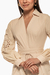 Romper de mangas caladas color beige, con un diseño elegante y ceñido a la cintura. Mod. Katerin sku. 34929