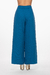 Pantalón ancho de pinzas en tono azul, con un diseño elegante y fluido. Mod. Yasmin sku. 34936