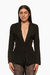 Conjunto de pantalón con perlas y un blazer negro, destacando su diseño elegante y moderno. Mod. Raizel Sku. 33886