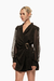 Romper negro con cinturón de hebilla abstracta, con diseño de mangas transparentes y corte elegante. Mod. Sira Sku. 33955