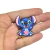 Aplique emborrachado do personagem Stitch, segurando um coração
