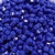 Beads quadrados passantes 8x8mm na cor azul, com brilho e furos para confecção de bijuterias.