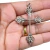 Pingente de cruz com Cristo em prata, medindo 61x42mm