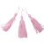 pingentes de seda rosa em forma de tassel, cada um com 9 cm de comprimento.