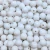Bolas lisas brancas de 10mm, disponíveis em pacote de 500g, ideais para artesanato.