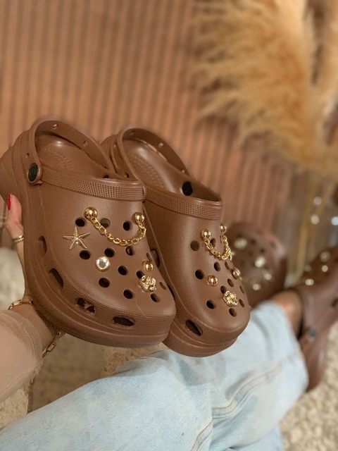 Sandália Crocs Cacau - comprar online