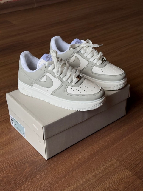 Nike Air Force 1 ‘07 Cinza/Branco