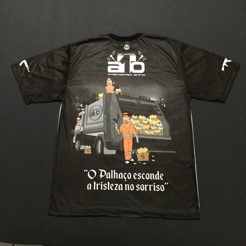 Camiseta - O Palhaço esconde