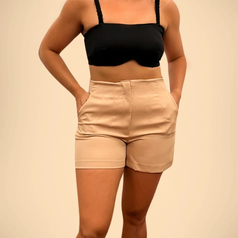 Shorts em alfaiataria nude