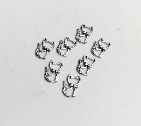 Aplique gato no bruto