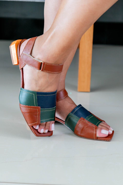 Sandália Melissa Salto Bloco em Madeira Ajuste no Velcro - comprar online