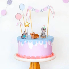 DECO TORTA "GATITOS CON ANIMALITOS DE FELPA"
