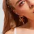 Brinco ear jacket curva liso banhado a ouro 18k
