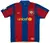 Camisa retro do Barcelona da temporada 2006/2007, com as cores azul e grená e o nome "MESSI #19".