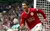 Cristiano Ronaldo comemorando um gol com a camisa retrô do Manchester United 2006/2007, número 7.