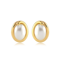 BRINCO OVAL COM PÉROLA