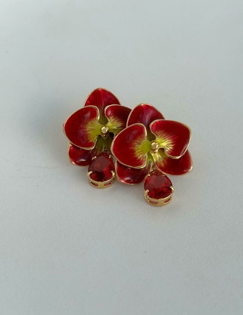 Brinco Orquídea Esmaltada 3D com Gota Vermelho