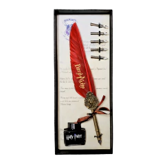 PLUMA ROJA ESCRITURA EN CAJA - HARRY POTTER ACCESDEC14 - comprar online