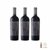 Tres botellas de vino Casarena DNA Icono Blend de 750cc cada una, con etiqueta artística en tonos grises y negros.