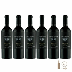 Seis botellas del vino Finca Flichman Dedicado Gran Malbec, presentado en una caja.