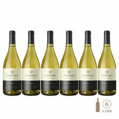 Seis botellas de vino blanco Huentala La Isabel Estate Chardonnay de 750 cc cada una.