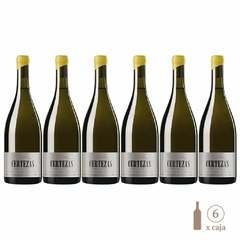 Seis botellas de vino blanco Certezas Semillón, cada una de 750cc, con etiqueta elegante.