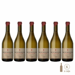 Seis botellas de vino blanco Serrera Minimales Sauvignon de Arena, cada una de 750cc, con etiquetas elegantes y tapa de color rojo.