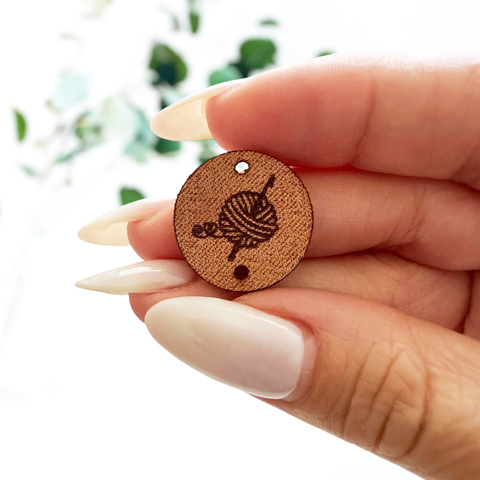 Etiqueta Tecido Camurça Redonda 2,0x2,0cm - Novelo (Ref 20) Sem personalização - comprar online