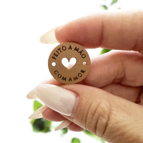 Etiqueta Sintética Tradicional Redonda 2,0x2,0cm - "Feito à mão com amor" (Ref 17) Sem personalização - comprar online