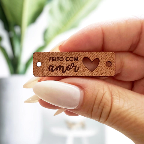 Etiqueta Tecido Camurça 4,0x1,2cm - "Feito com Amor" (Ref 05 B) Sem personalização - comprar online