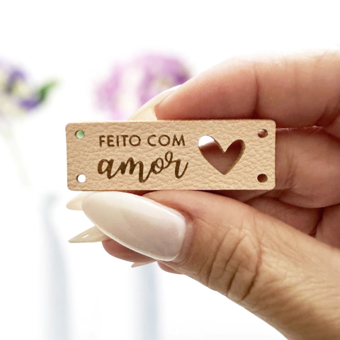 Etiqueta Sintética Tradicional 4,5x1,5cm - "Feito com Amor" (Ref 06) Sem personalização - comprar online