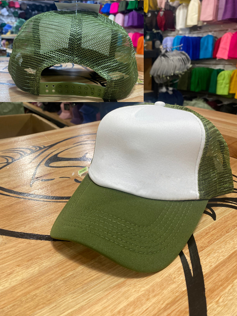 Trucker Poliéster Frente Blanco //VERDE OLIVA